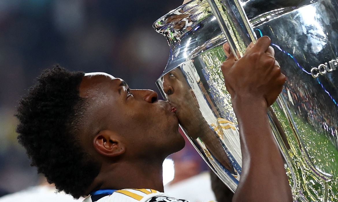 Real Madrid bate Dortmund com gol de Vini Jr e leva Liga dos Campeões