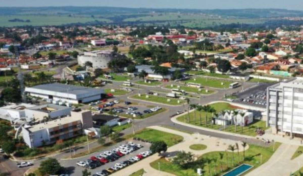 Concurso de Prefeitura de cidade de Goiás oferece mais de 6 mil vagas e salários de até R$ 10 mil