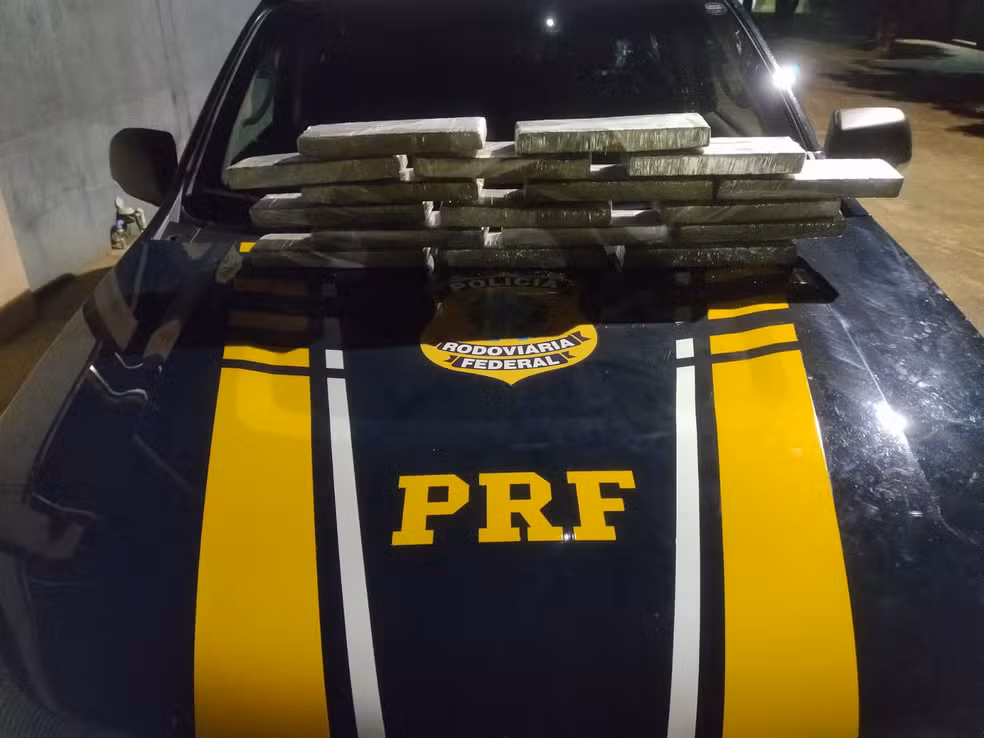 Passageiro de ônibus é preso com mais de 15 kg de maconha na mochila na BR-226
