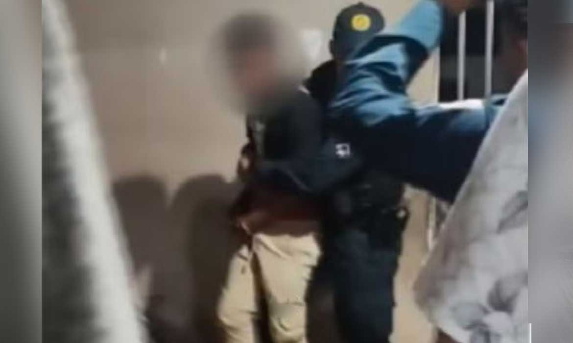 Vídeo: Estudante de 15 anos é agredido com socos por policiais em escola no Pará