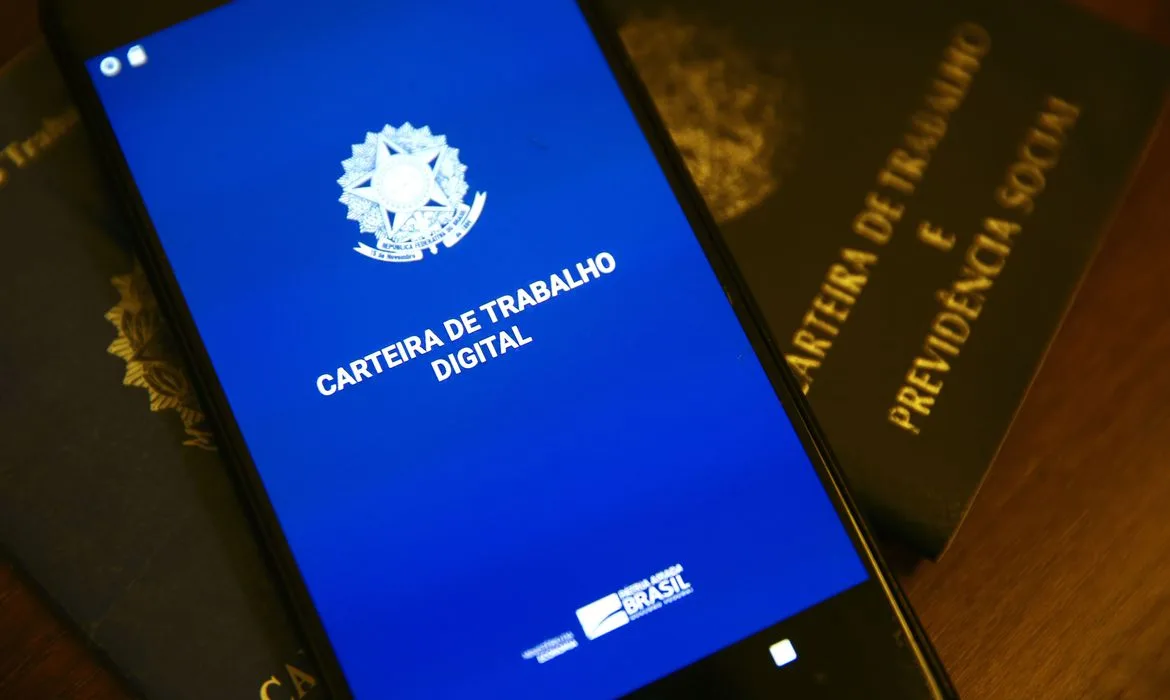 Desemprego cai, fica a 6,9% e número de ocupados bate recorde em junho