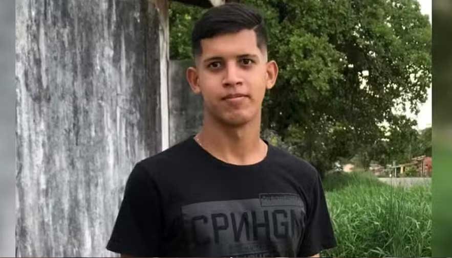 Jogador de 23 anos tem mal súbito em partida de futsal, bate cabeça no chão ao cair e morre