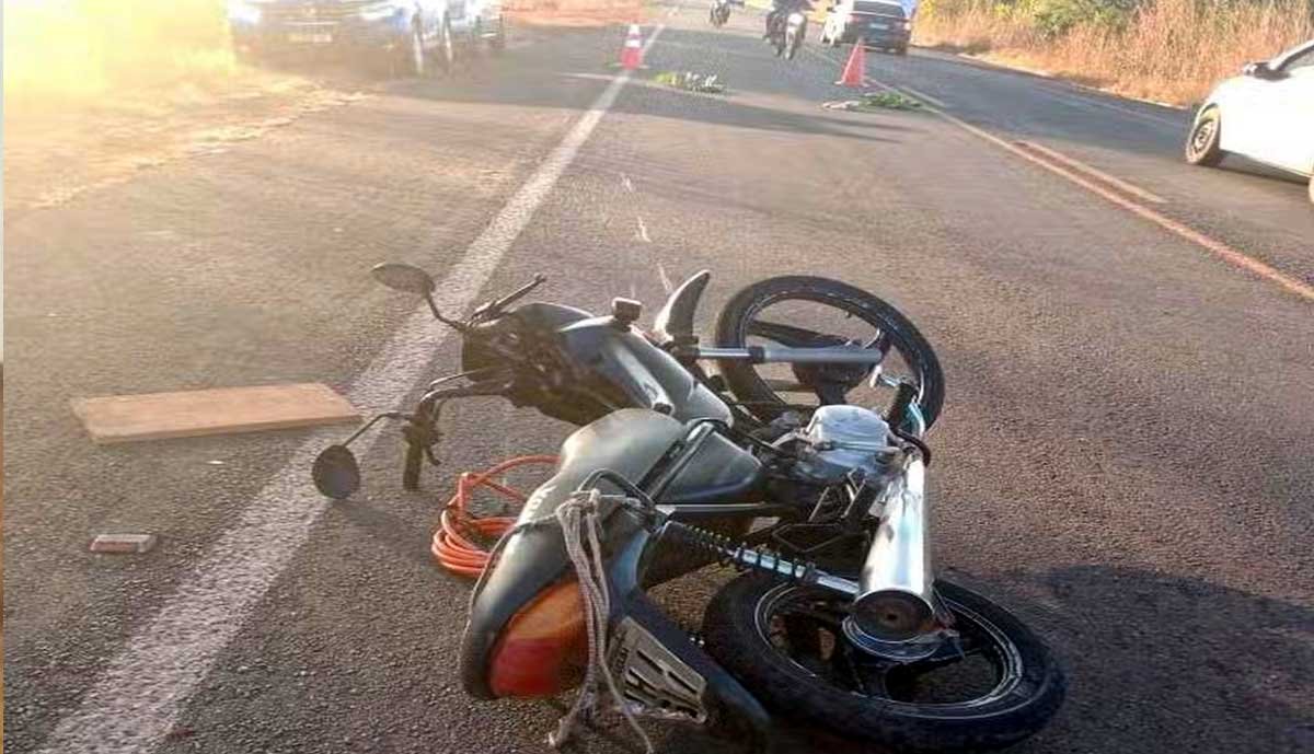 Motociclista morre ao perder controle da moto e cair em acostamento na TO-222