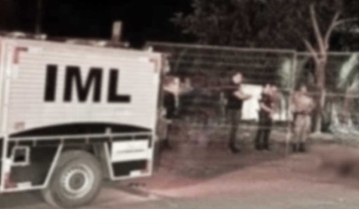 Mulher é baleada no peito e homem é morto com tiro na cabeça em Palmas