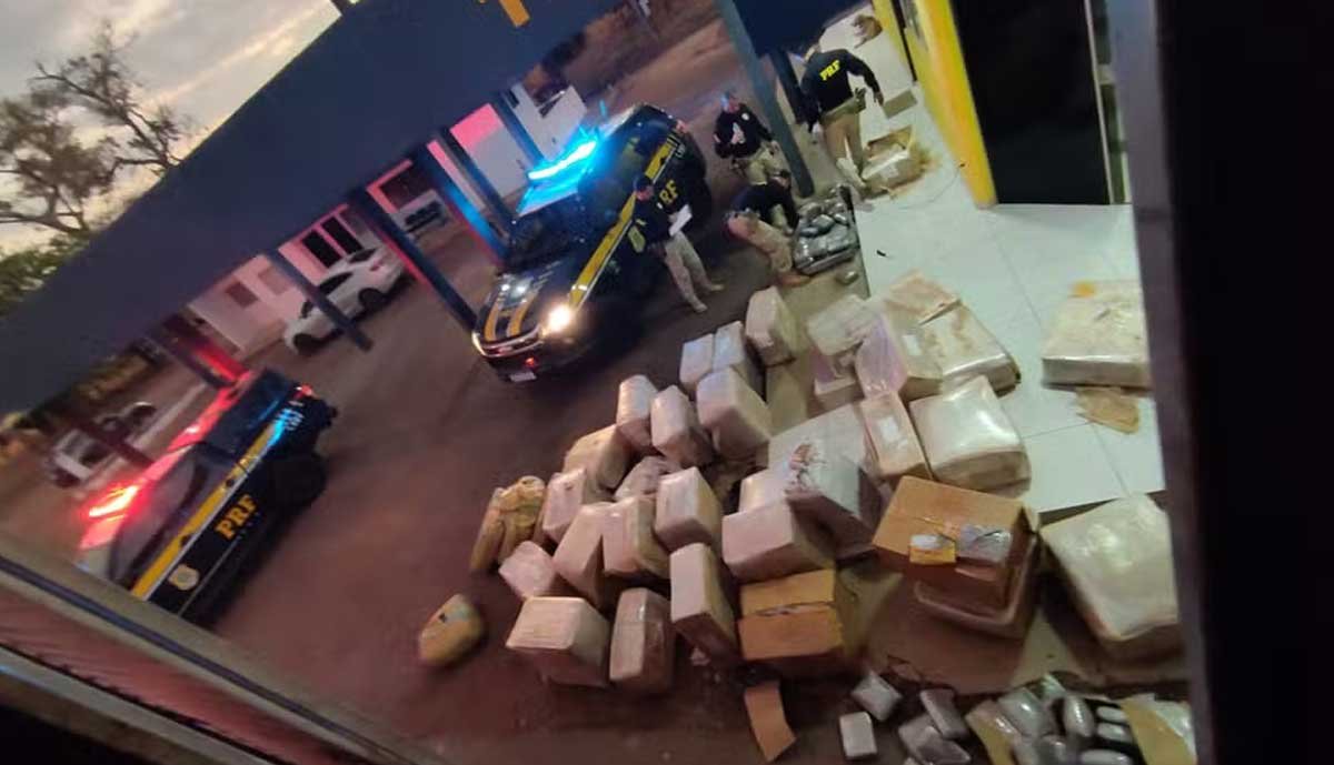 Vídeo: PRF flagra caminhão com mais de uma tonelada de drogas na BR-153
