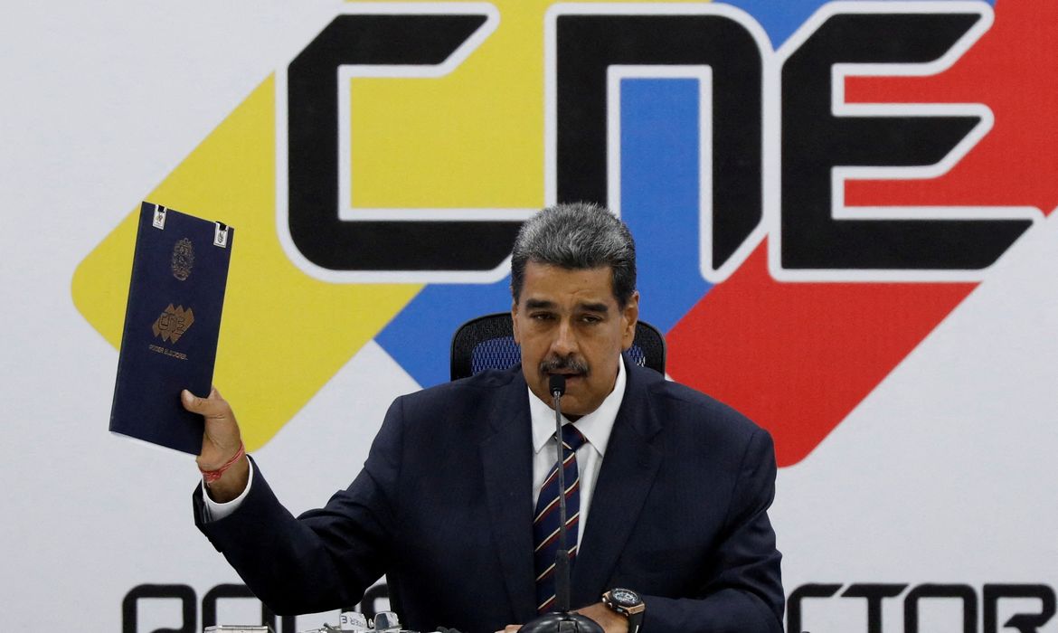 Com 96% das urnas apuradas, segundo boletim do CNE dá 51,9% a Maduro