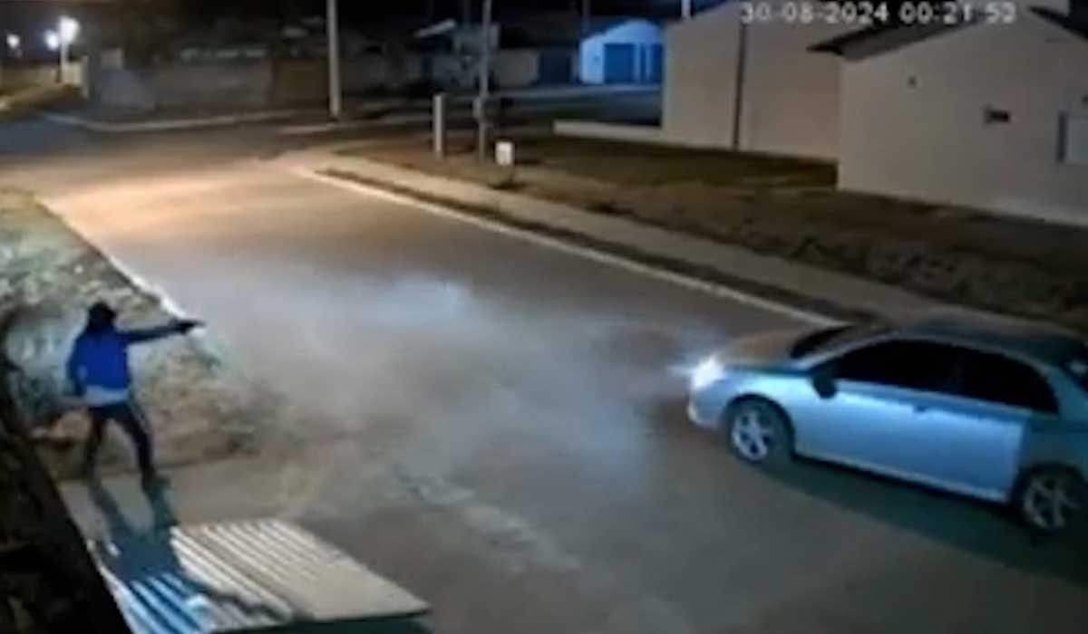 Vídeo: Candidato a vereador tem casa invadida e sofre tentativa de homicídio, mas arma de criminoso falha: ‘Livramento’