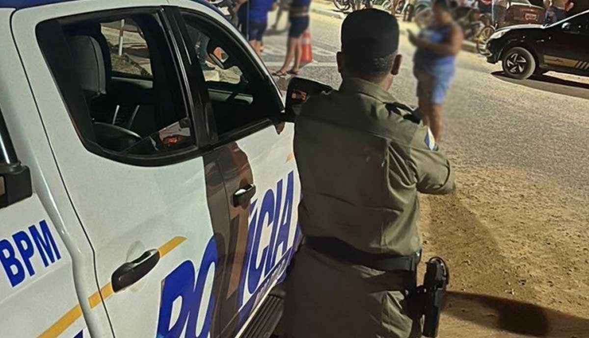 Duas mulheres são presas por invadir casa, ameaçar moradora e ainda desacatar PMs