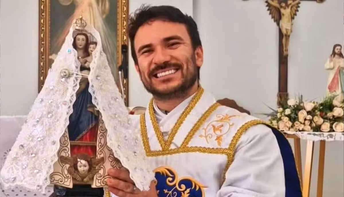 Padre Fabrício Rodrigues morre após colidir com moto que pilotava em cavalo solto, no PA