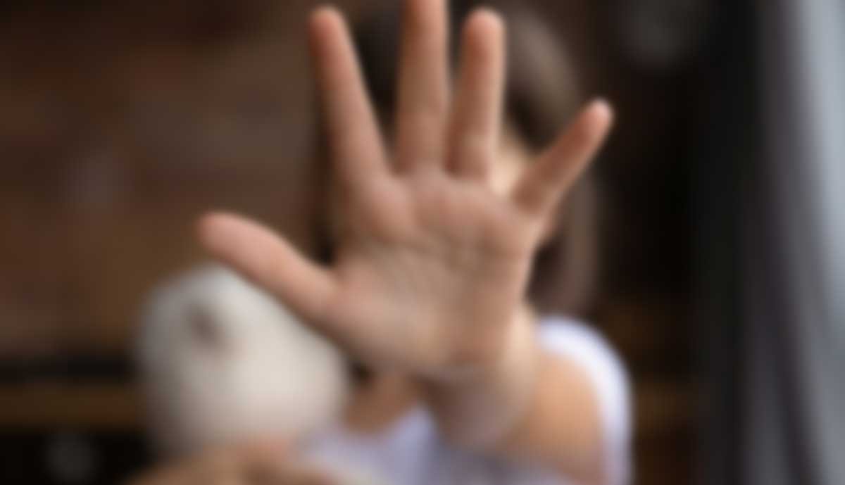 Alerta do Google leva médico que gravava pacientes nuas durante atendimentos à prisão em SC
