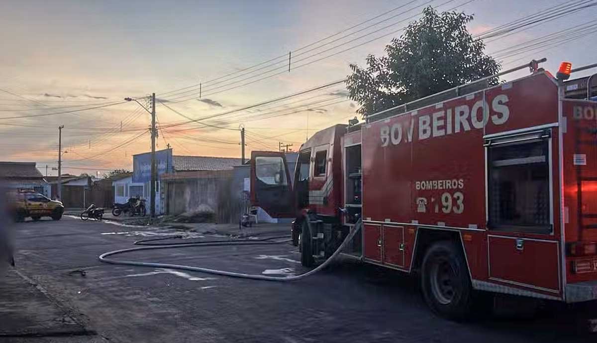 Mulher é encontrada morta dentro de casa em chamas em Palmas