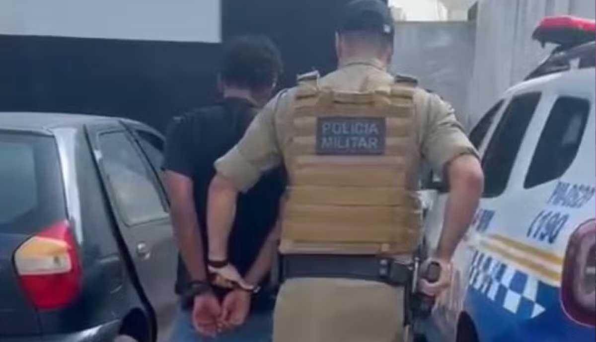 Homem é preso ao tentar assaltar mulher fazendo sinal de arma com a mão embaixo de camisa