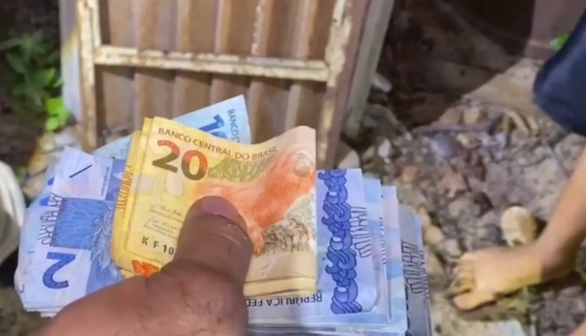 Crianças são apreendidas após serem flagradas gastando R$ 10 mil furtado de comércio em shopping - Sou Mais Notícias