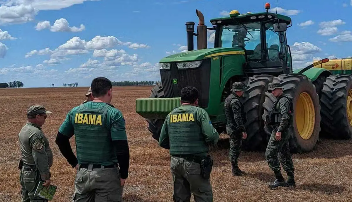 Ibama multa fazendeiros em R$ 66 milhões e apreende máquinas após flagrar desmatamento em terras embargadas - Sou Mais Notícias