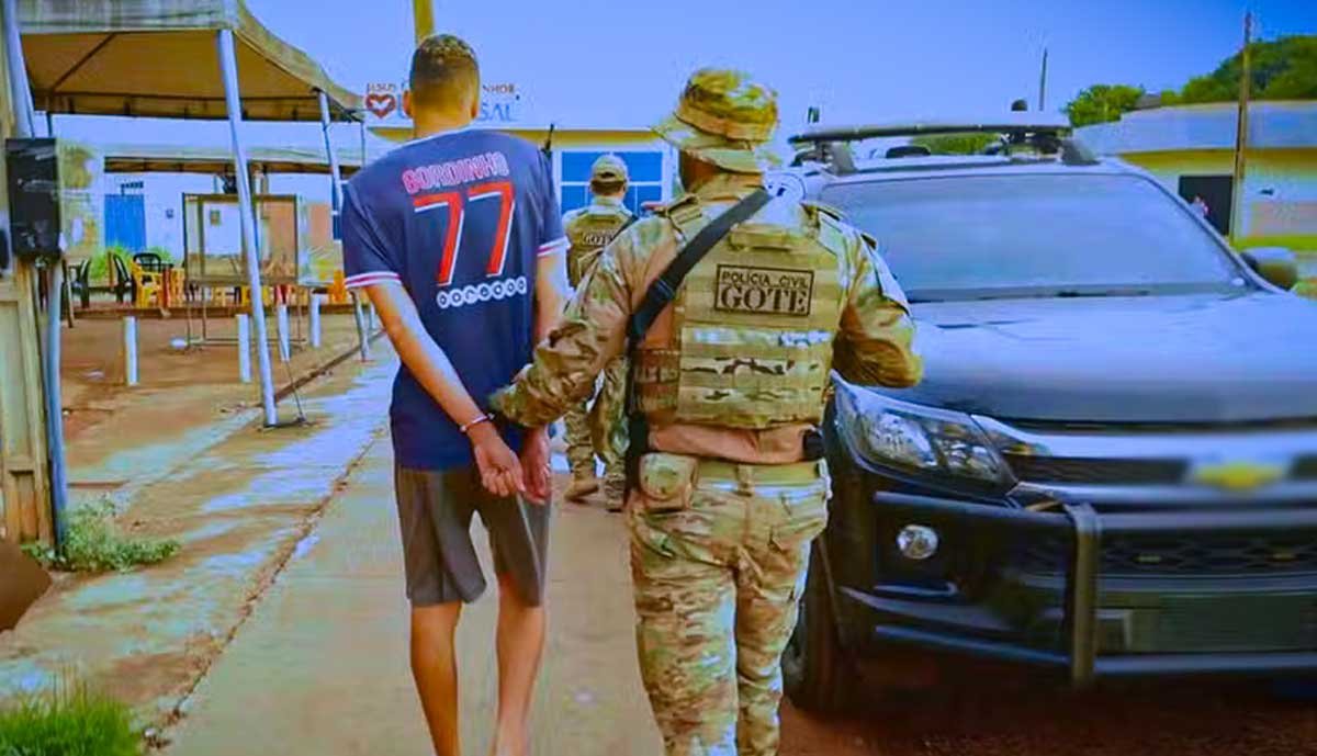 Dois homens são presos e menor é apreendido por suspeita de torturar e matar adolescente