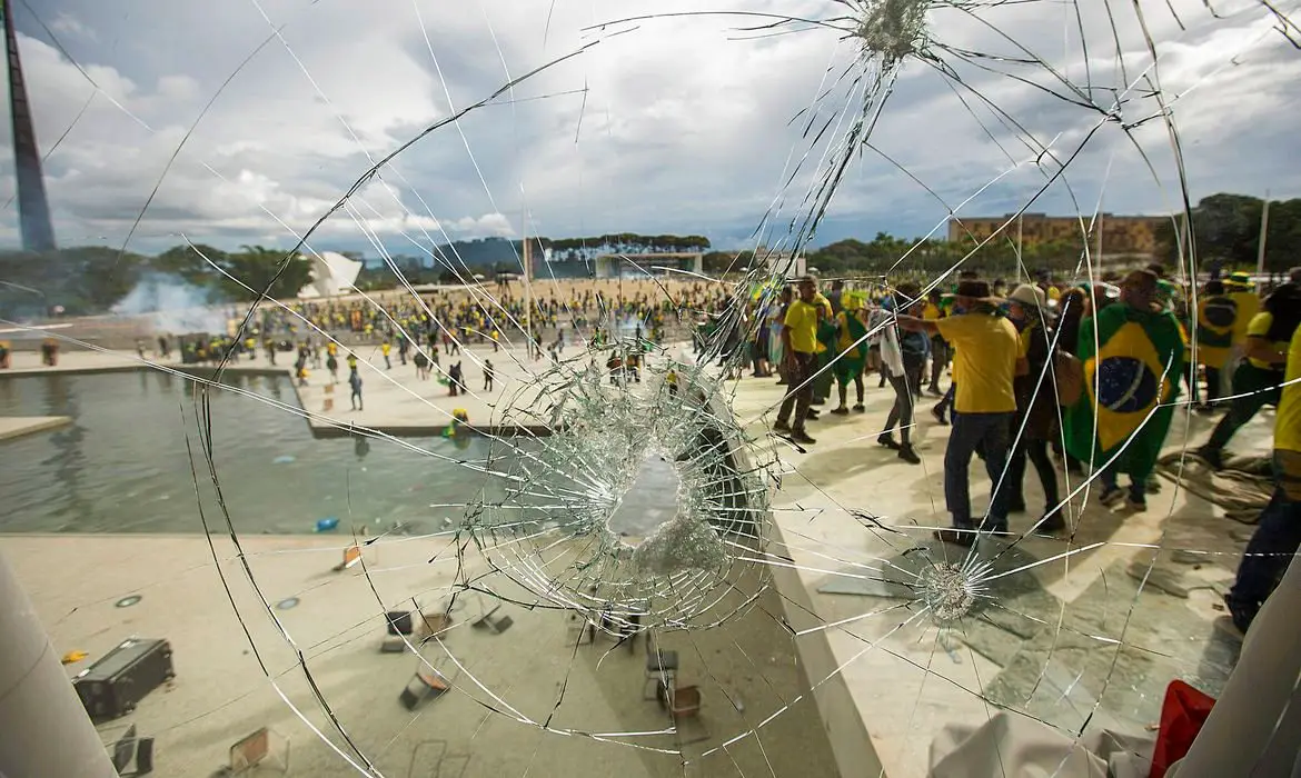 Relatório da PF sobre Bolsonaro e tentativa de golpe deve indiciar cerca de 40 pessoas - Sou Mais Notícias