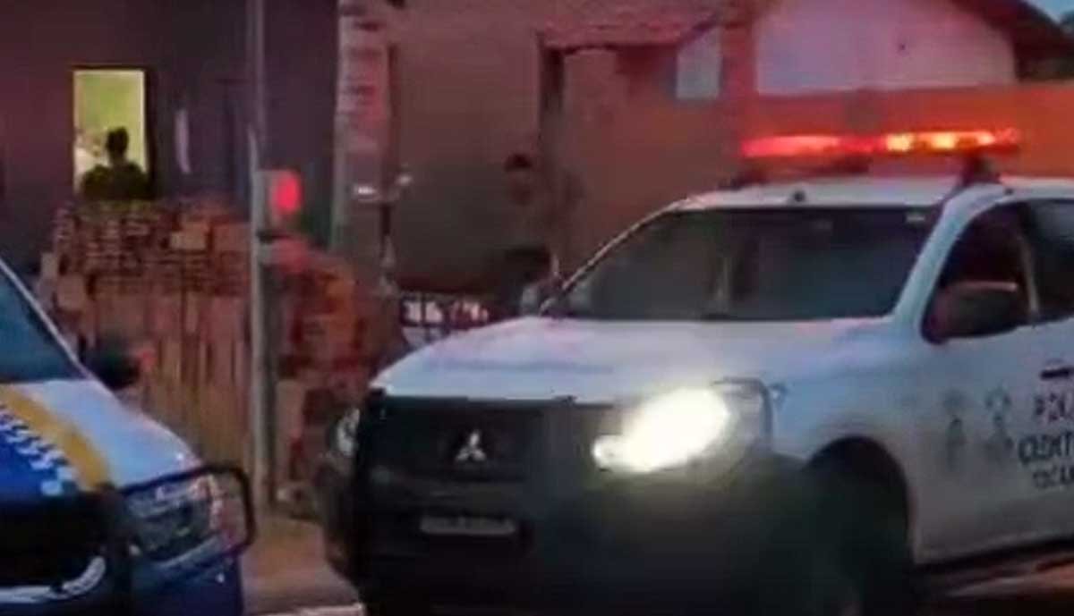 Jovem é encontrado no sofá de casa após ser baleado nas costas e pescoço no sul do Tocantins - Sou Mais Notícias