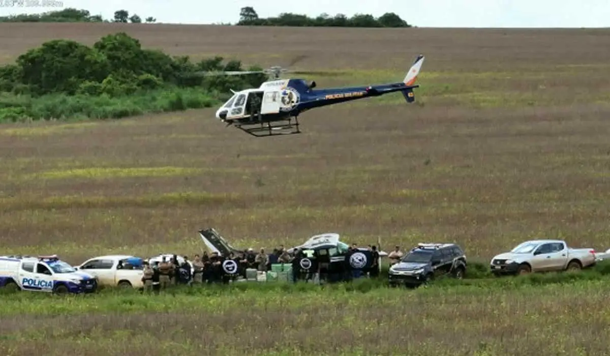 Operação apreende 450kg de drogas em avião e prende três de tráfico interestadual