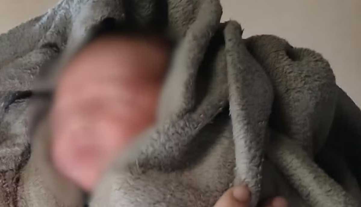 Bebê com cordão umbilical é abandonado em calçada de cidade em Goiás - Sou Mais Notícias