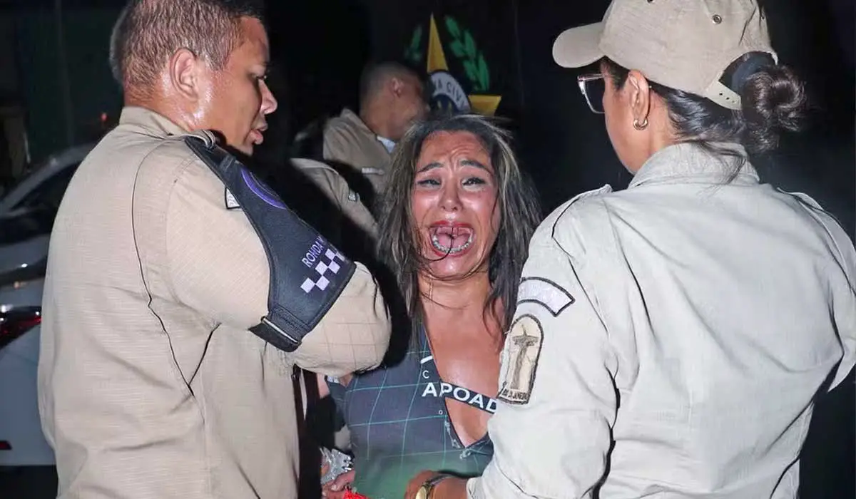 Mulher é presa após atacar pessoas com mordidas em camarote no Sambódromo do RJ